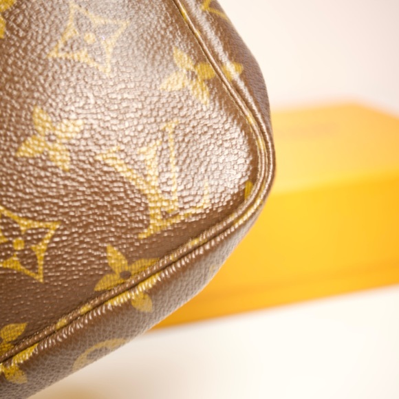 Louis Vuitton Pochette Accessoires - Picture 6 of 15